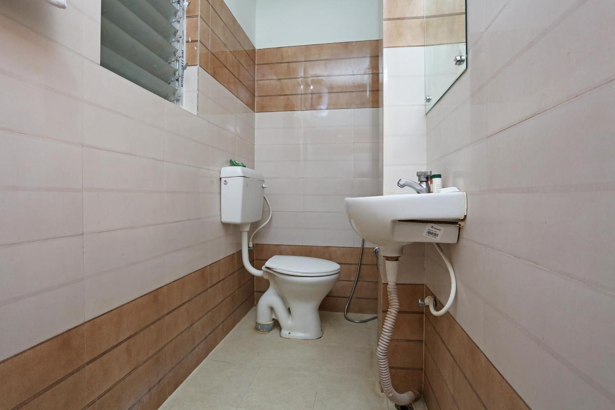 Hotel O Aashray Guest House Гувахати Экстерьер фото