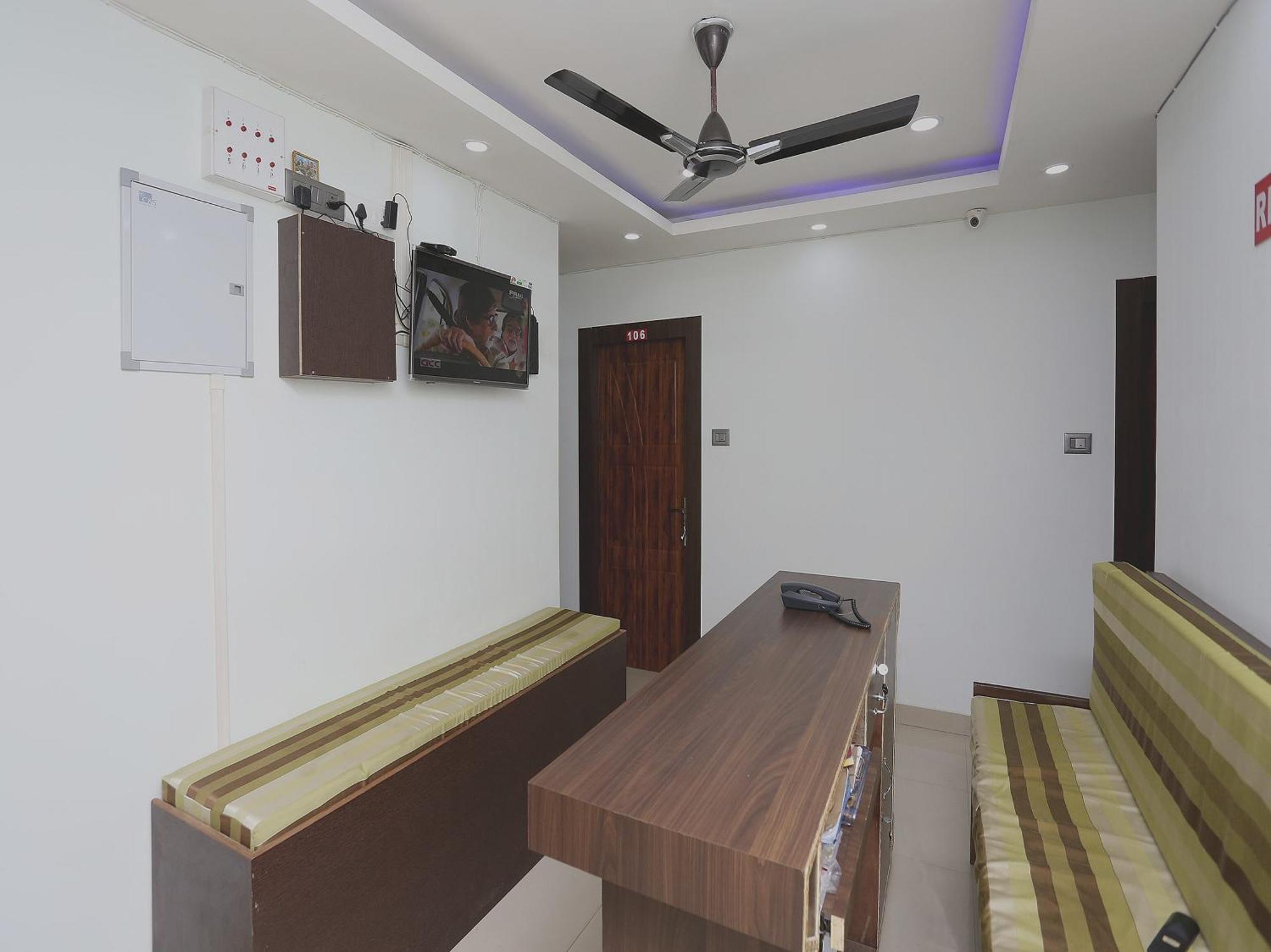 Hotel O Aashray Guest House Гувахати Экстерьер фото